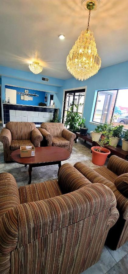 Regency Travel Inn Hayti Bagian luar foto
